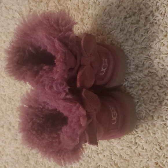 Uggs - Picture 2 of 4